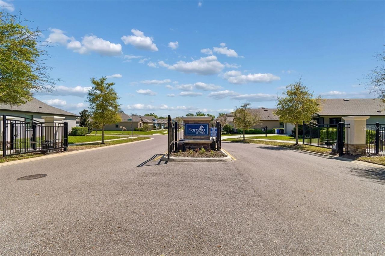 1214 Florablu Drive , Seffner, FL 33584 Photo