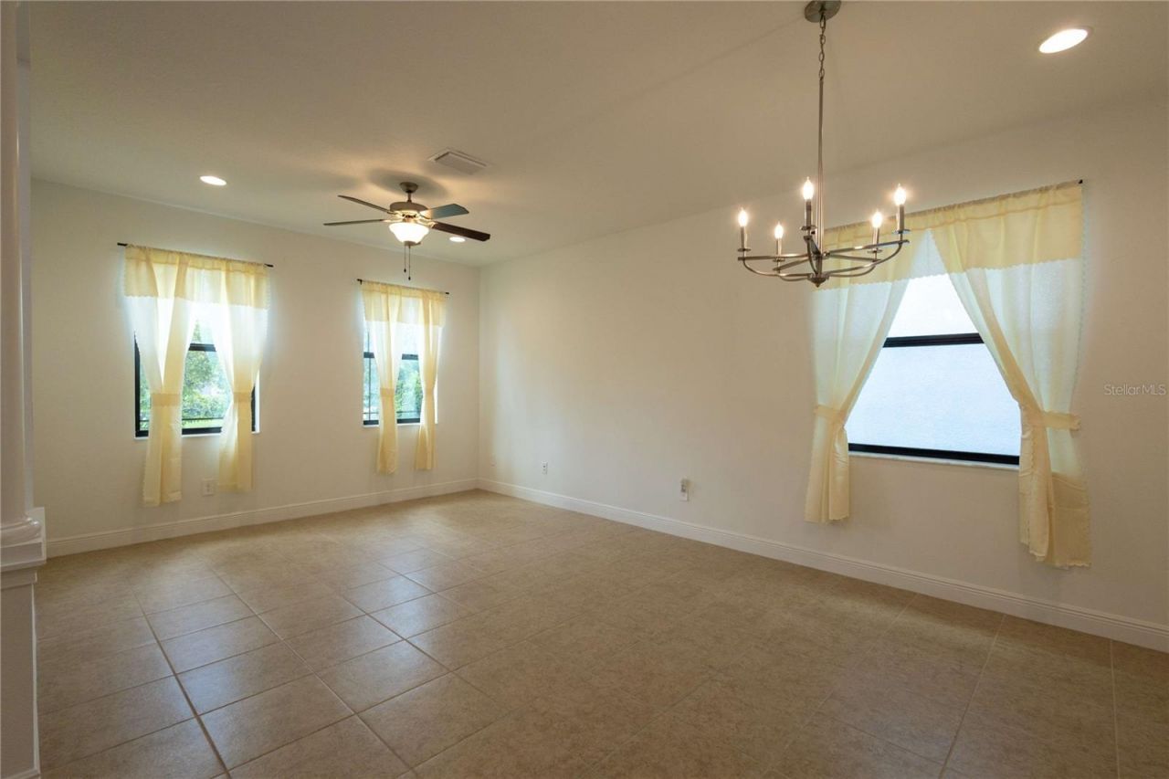 1214 Florablu Drive, Seffner, FL 33584 Photo