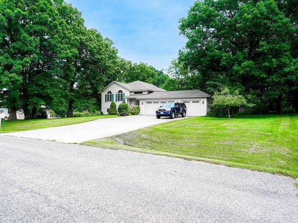 N1496 Meadow Ridge ROAD, La Crosse, WI 54601