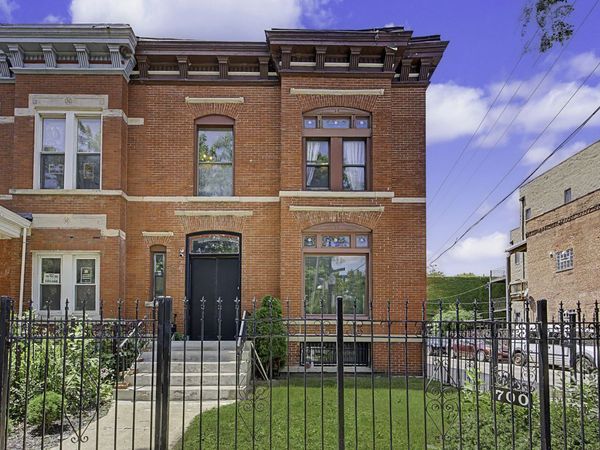 700 S Oakley Boulevard , Chicago, IL 60612