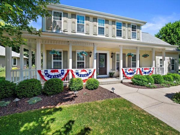 304 Woodlands COURT, Hartland, WI 53029