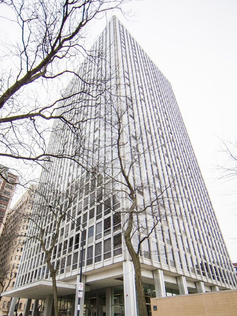 2400 N Lakeview Avenue, Unit 303, Chicago, IL 60614 Main Photo