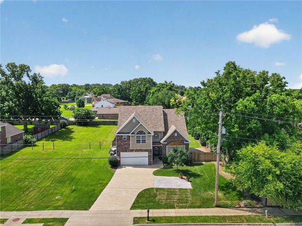 1407 NW 3rd Street, Bentonville, AR 72712