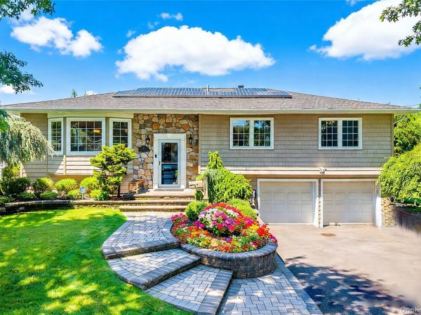 9 Cortland Avenue , Jericho, NY 11753