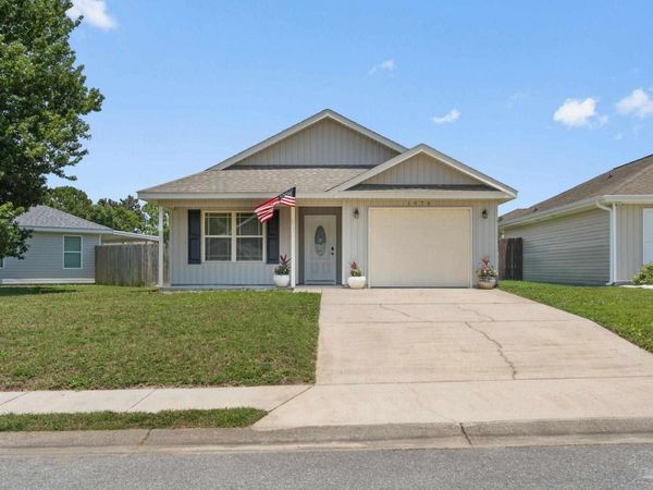 1974 Crosscreek Cir, Gulf Breeze, FL 32563