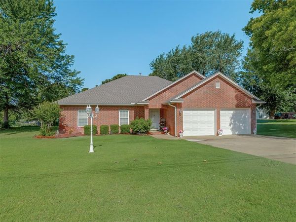 217 S Roselawn Avenue, Midwest City, OK 73130
