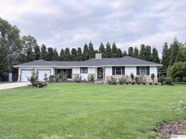 9520 Chicago Street, Omaha, NE 68114