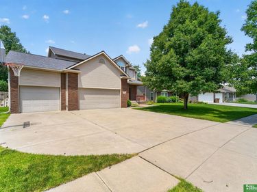5840 Clear Creek Drive, Lincoln, NE 68516