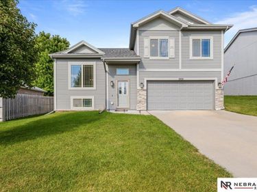 8414 Baker Street, Omaha, NE 68122