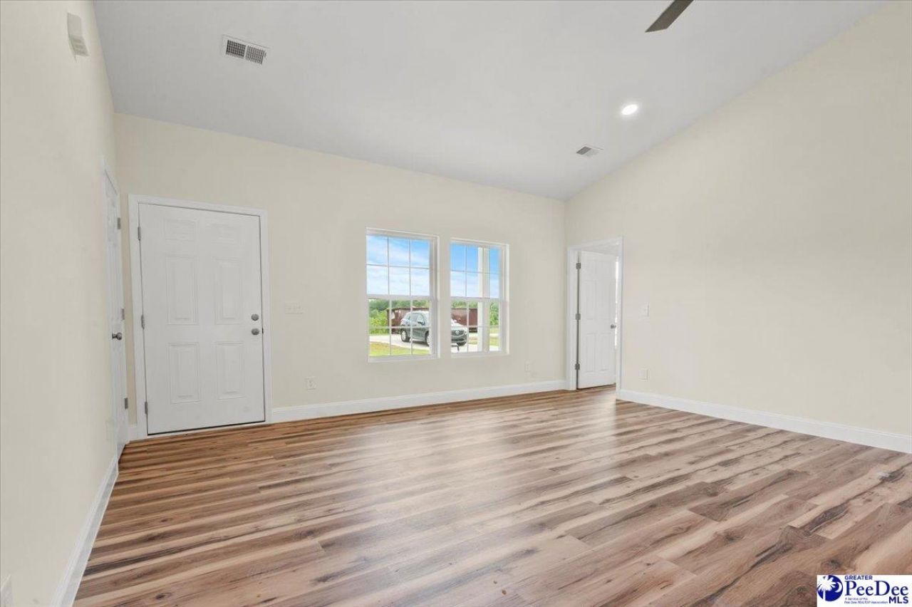 1503 E Home Avenue Photo 4