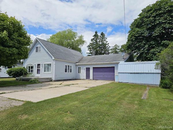 812 Arbutus Avenue, Manistique, MI 49854