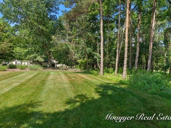 2549 Ashwood Court SE, Ada, MI 49301