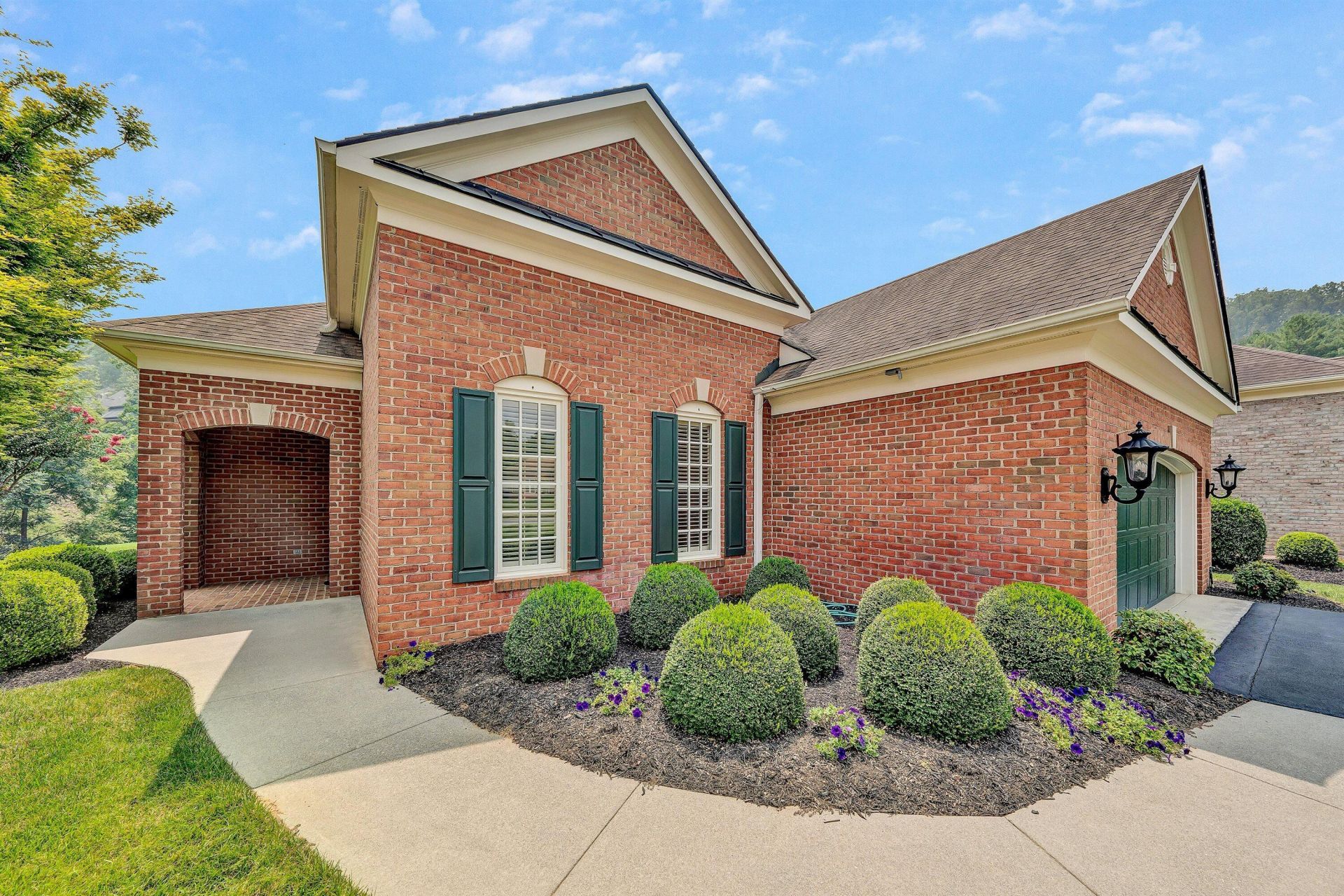 6542 Fairway Estates Dr, Roanoke, VA 24018 Main Photo