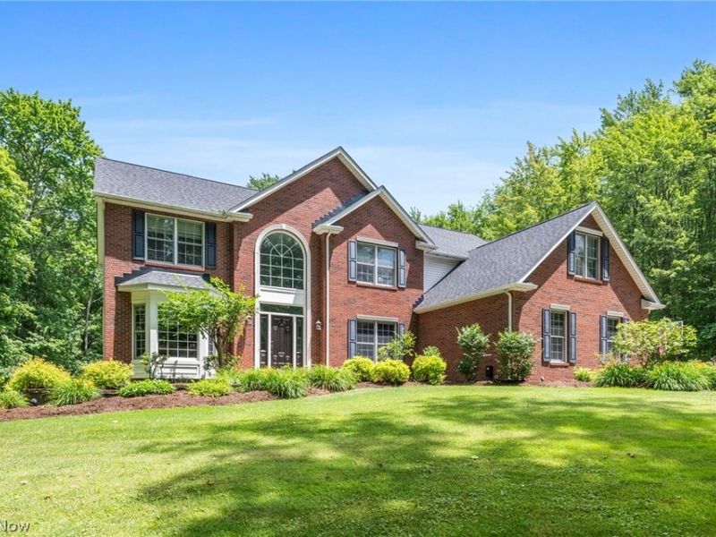 9305 Roryanna Drive , Chardon, OH 44024 Photo 2