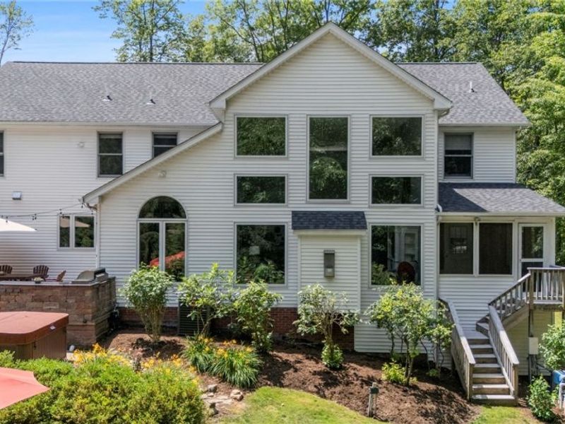 9305 Roryanna Drive , Chardon, OH 44024 Photo 4