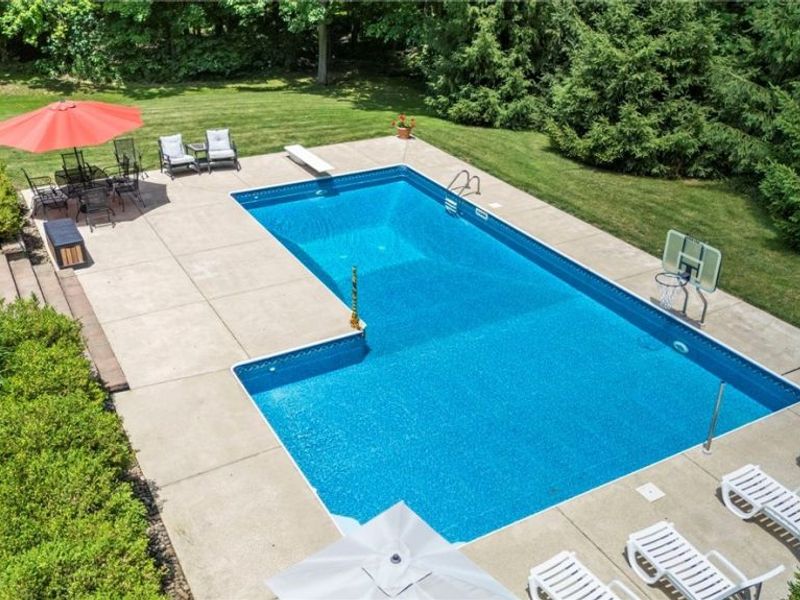 9305 Roryanna Drive , Chardon, OH 44024 Photo 5
