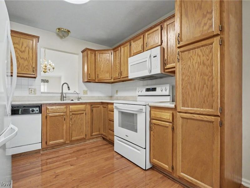 3196 Mariners Island Drive NW, Canton, OH 44708 Photo 6