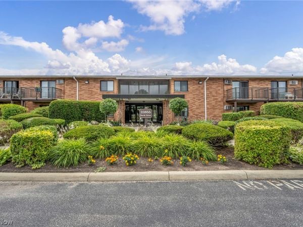 23855 David Drive , Unit 117, North Olmsted, OH 44070