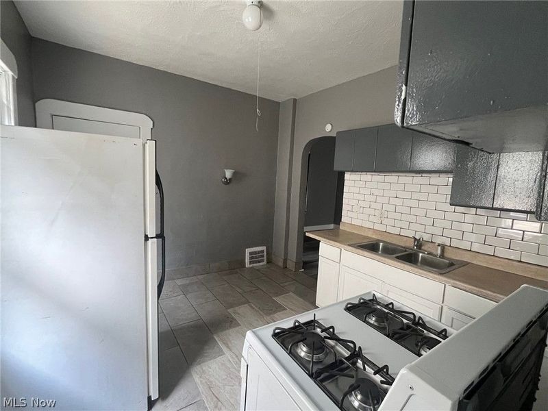 1124 E 114th Street, Cleveland, OH 44108 Photo 11