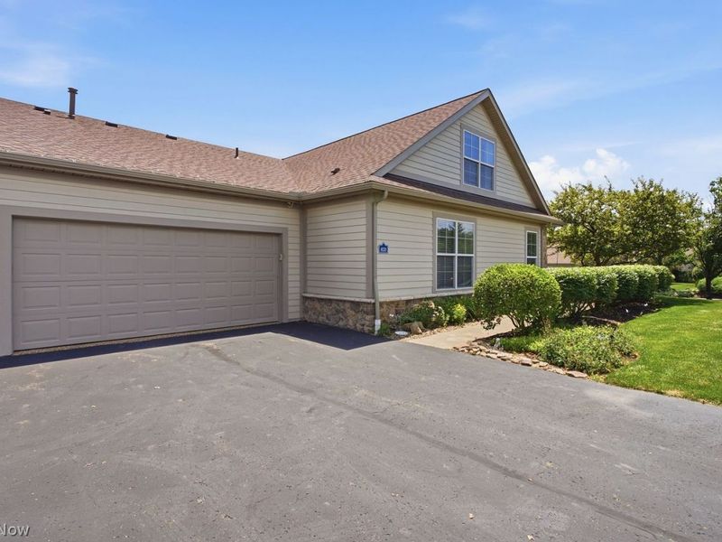 870 Tara Drive, Aurora, OH 44202 Photo 2