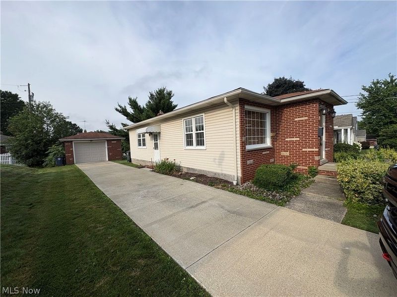 230 E Dresden Avenue, Akron, OH 44301 Photo 16