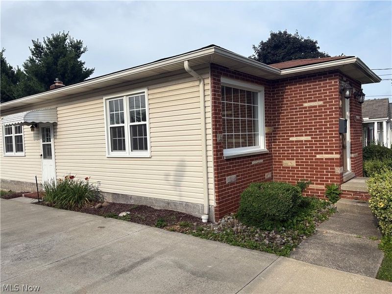 230 E Dresden Avenue, Akron, OH 44301 Photo 18