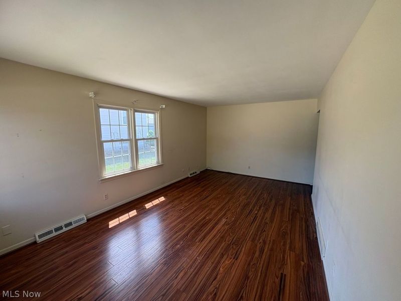 230 E Dresden Avenue, Akron, OH 44301 Photo 2