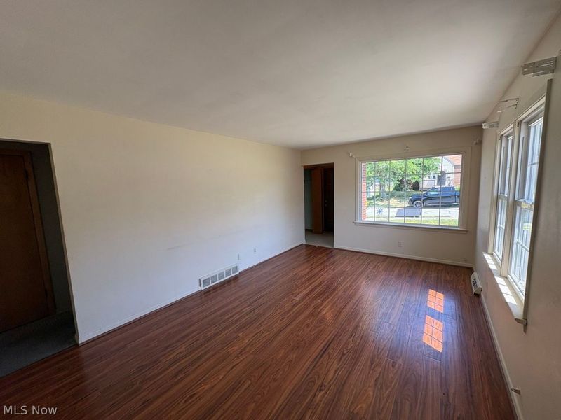 230 E Dresden Avenue, Akron, OH 44301 Photo 3