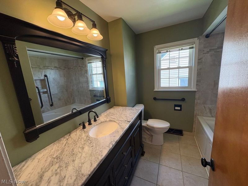 230 E Dresden Avenue, Akron, OH 44301 Photo 8