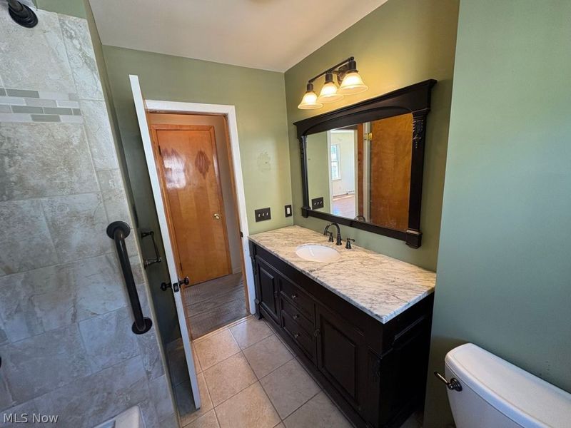 230 E Dresden Avenue, Akron, OH 44301 Photo 9