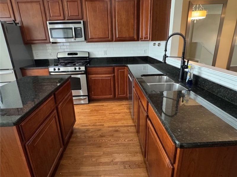 393 Caleb Drive , Akron, OH 44321 Photo 6