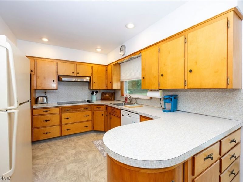 530 E Paradise Street, Orrville, OH 44667 Photo 6