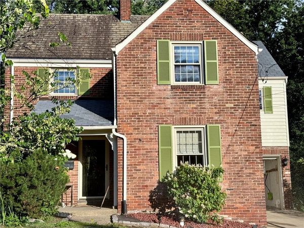 633 Crystal Dr , Pittsburgh, PA 15228