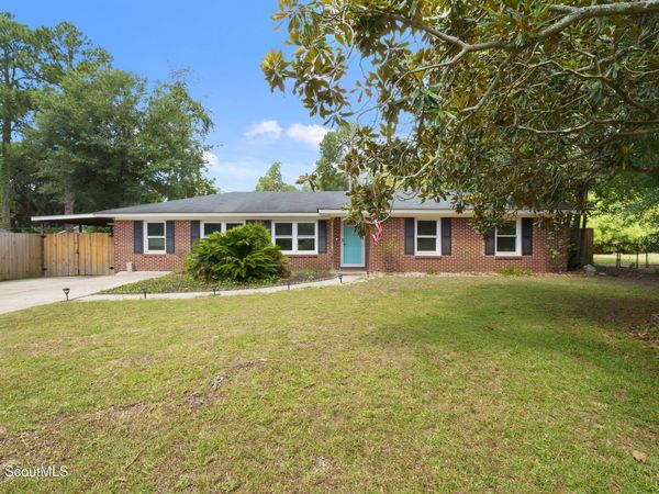 17 Regent Drive , Savannah, GA 31406