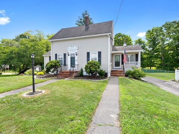 422 Main Street, Groveland, MA 01834