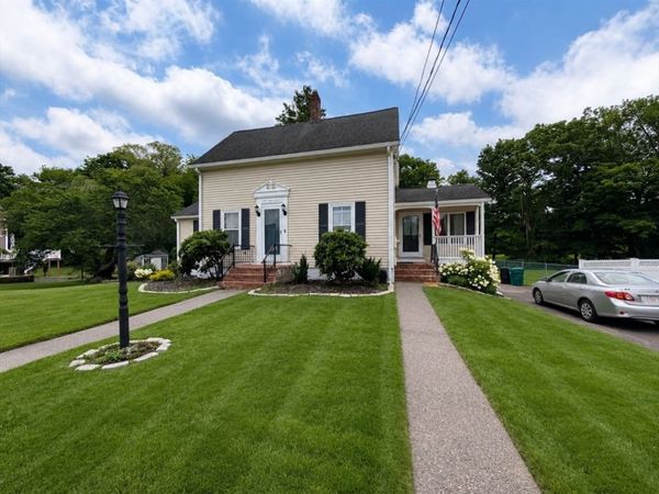 422 Main Street, Groveland, MA 01834
