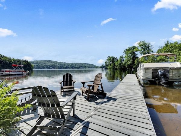 2 Lakeshore Dr, Holland, MA 01521