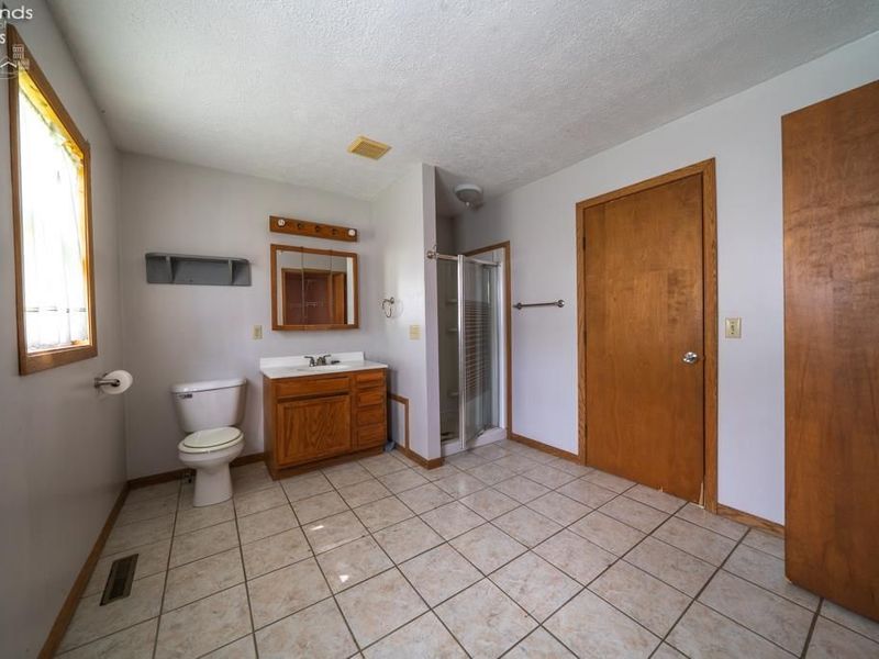 895 county road 212, Fremont, OH 43420 Photo 4