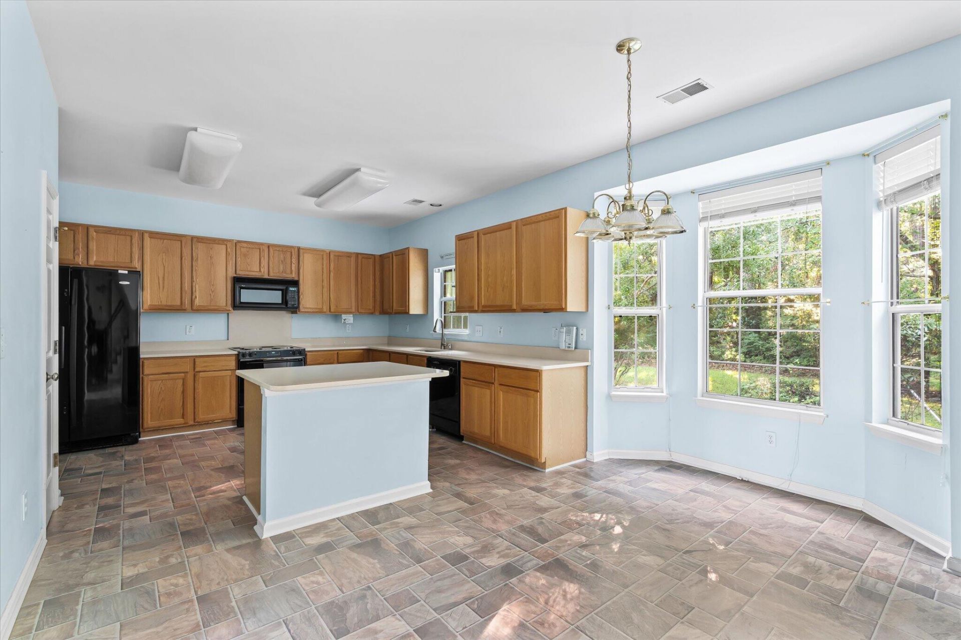 1391 Lakecrest Court Photo 11
