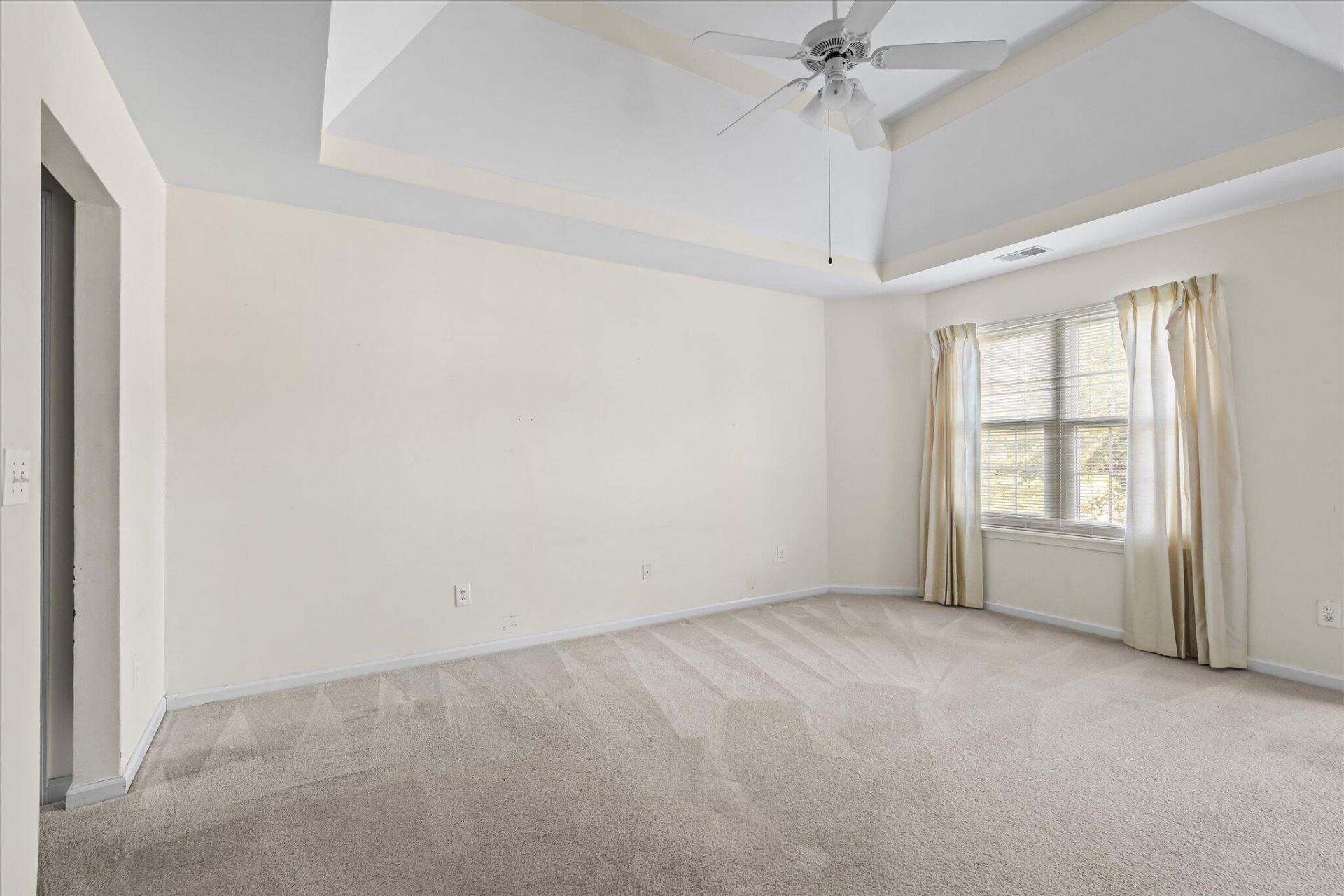 1391 Lakecrest Court Photo 14