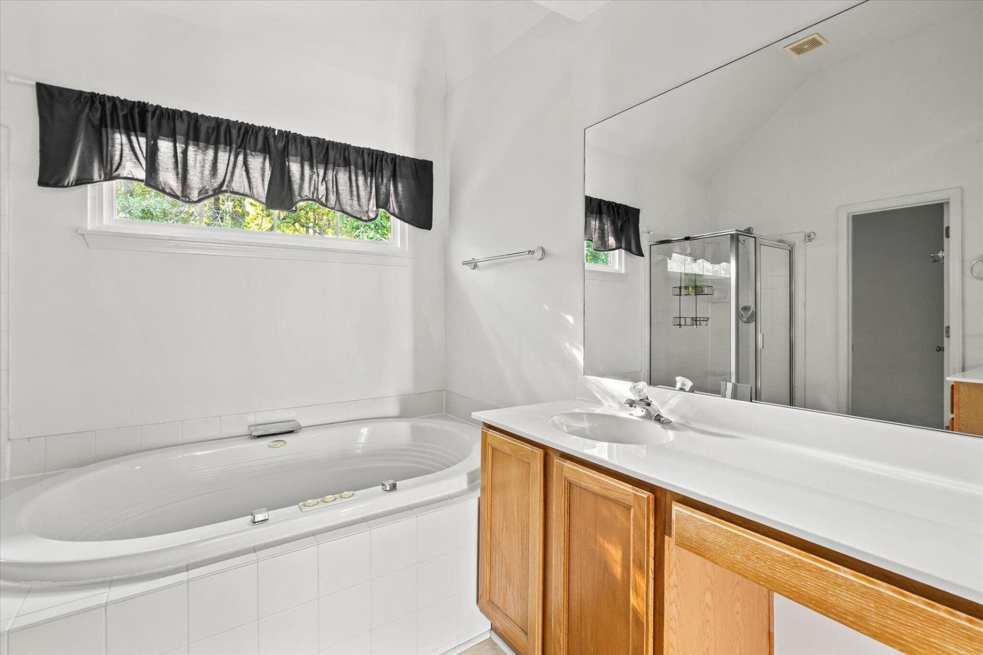 1391 Lakecrest Court Photo 16
