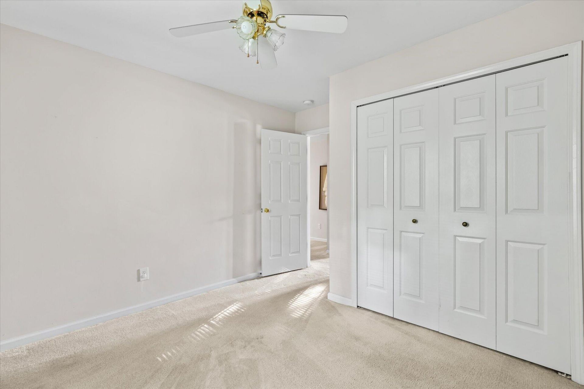 1391 Lakecrest Court Photo 19