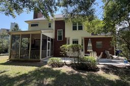 1391 Lakecrest Court photo 4