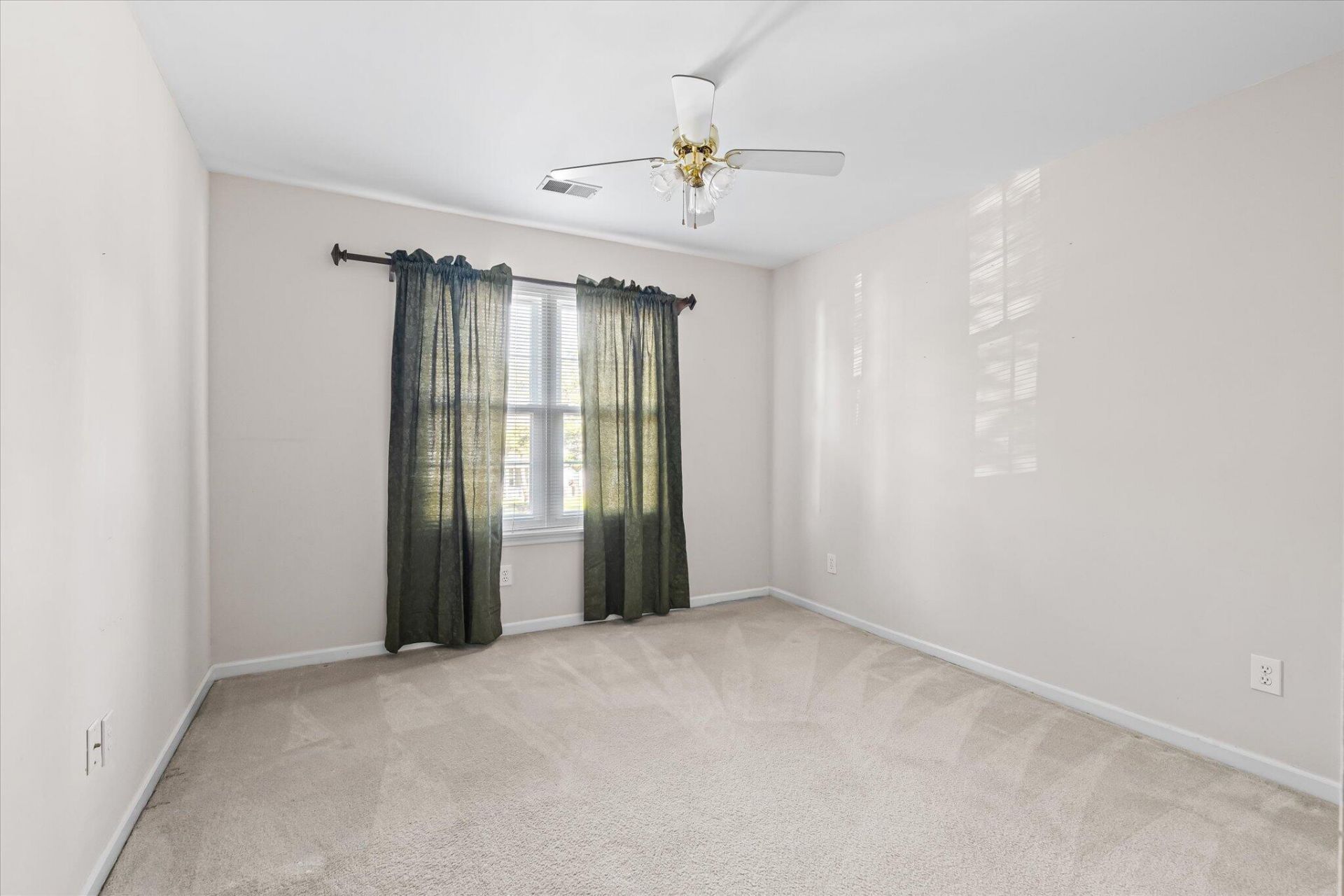 1391 Lakecrest Court Photo 20