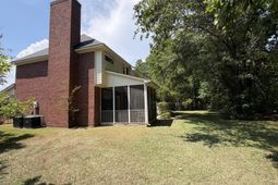 1391 Lakecrest Court photo 4