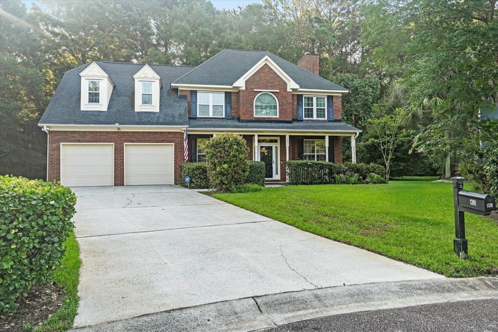 1391 Lakecrest Court Photo 4