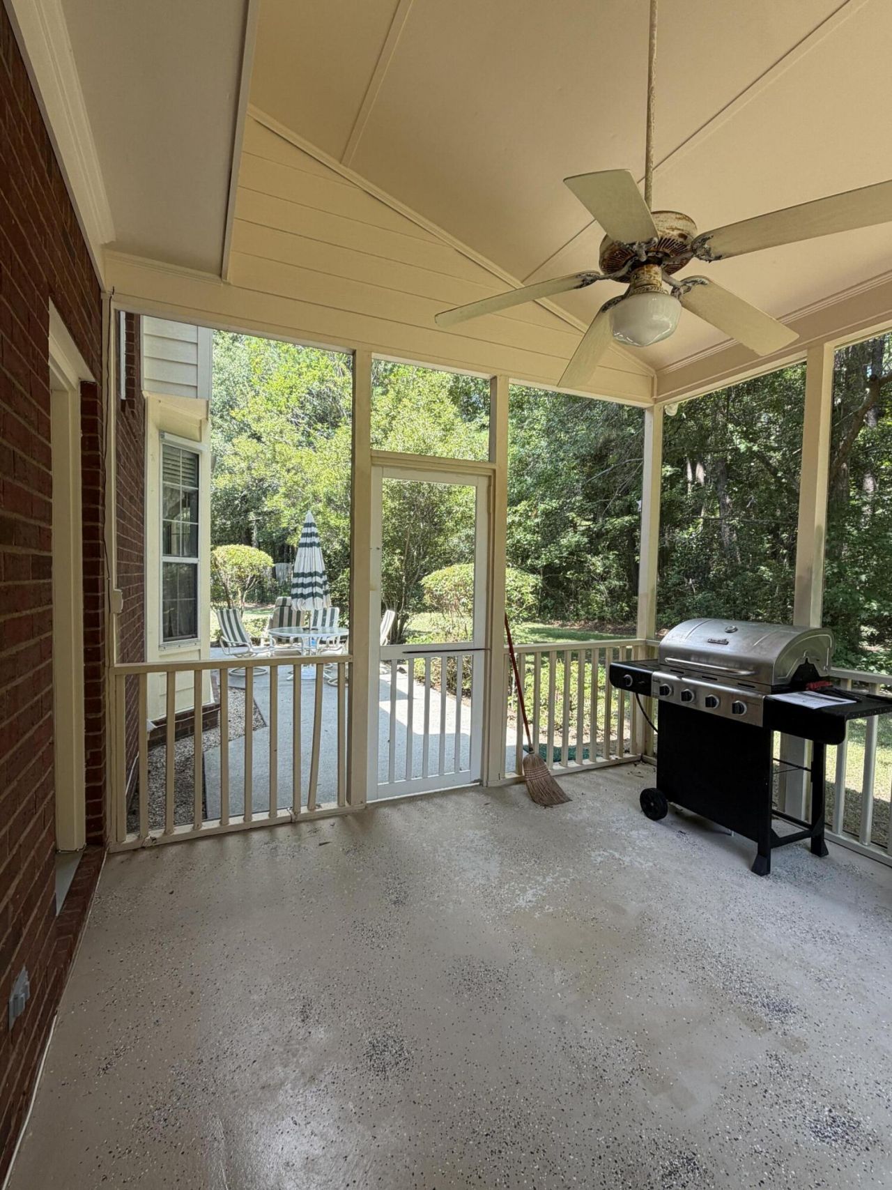 1391 Lakecrest Court Photo 4
