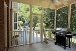 1391 Lakecrest Court photo 4