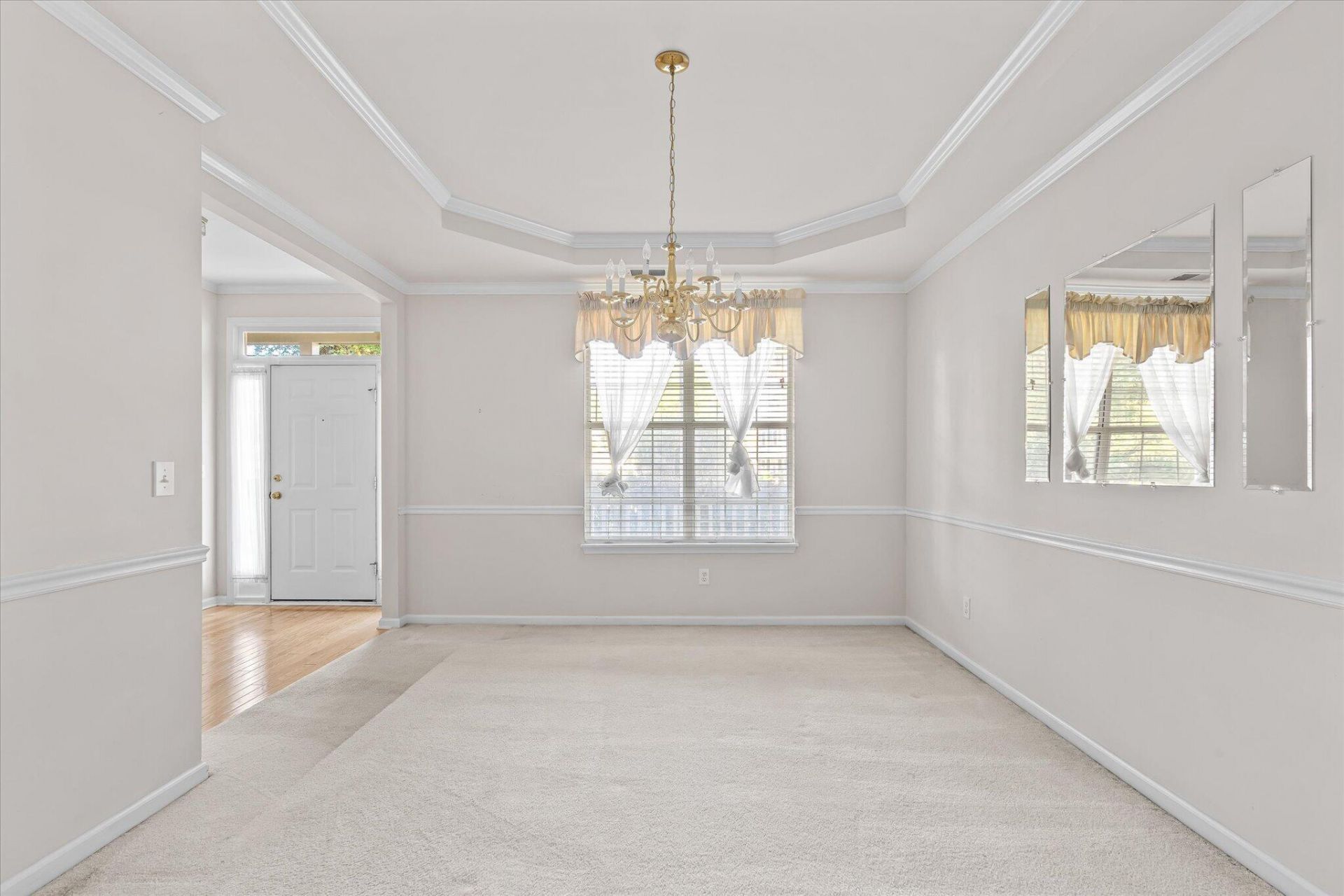 1391 Lakecrest Court Photo 6