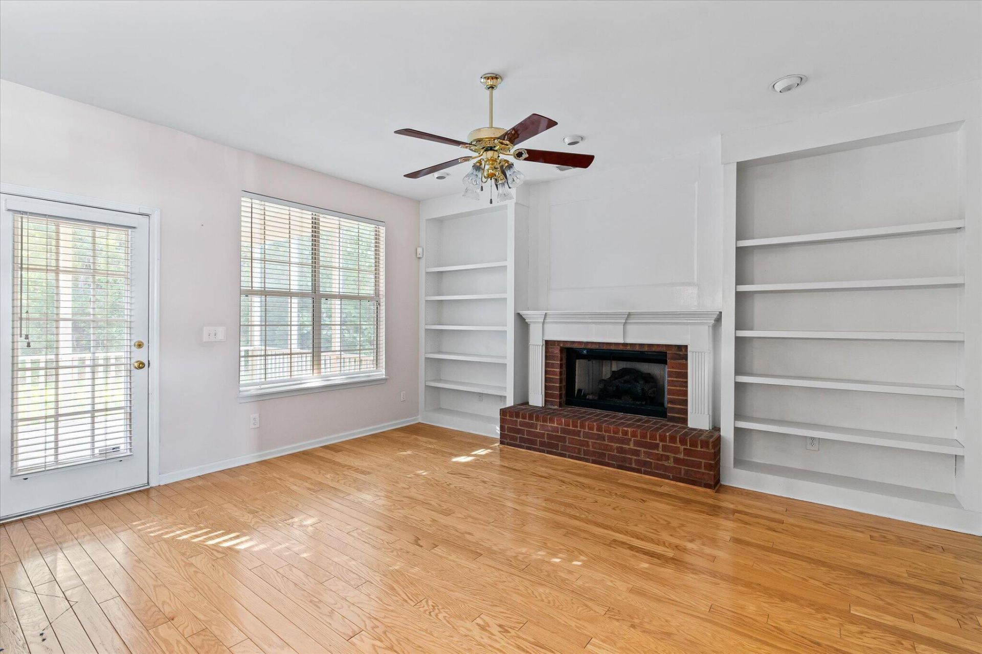 1391 Lakecrest Court Photo 9